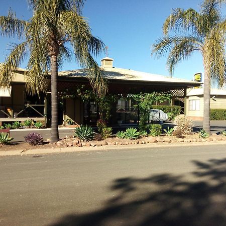 Lake Forbes Motel Buitenkant foto