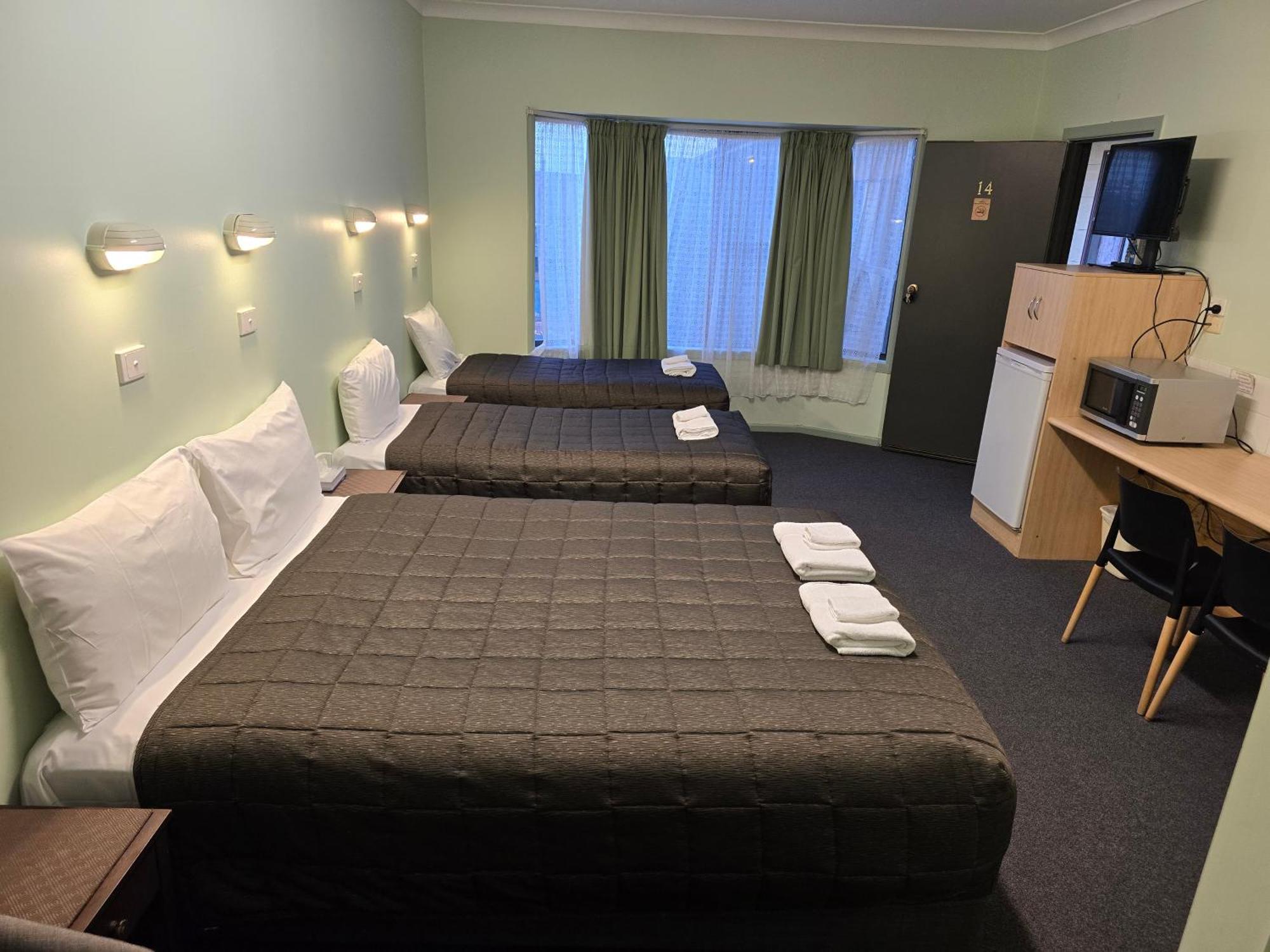 Lake Forbes Motel Buitenkant foto