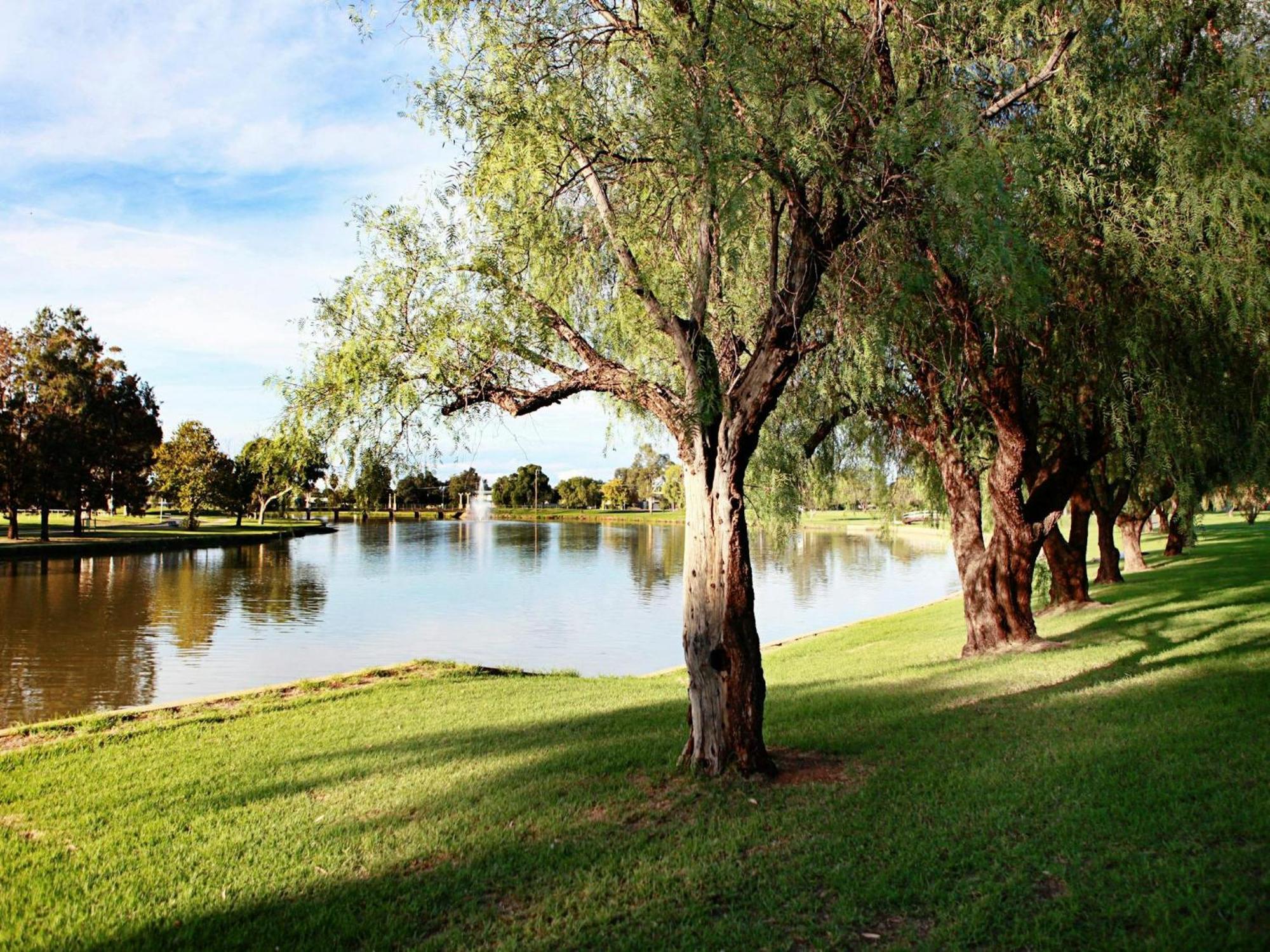 Lake Forbes Motel Buitenkant foto