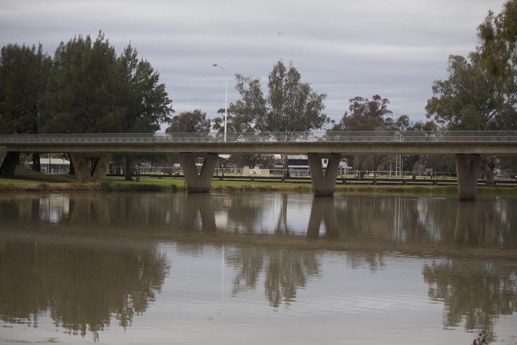Lake Forbes Motel Buitenkant foto