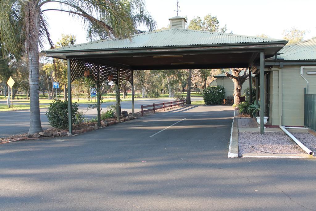 Lake Forbes Motel Buitenkant foto