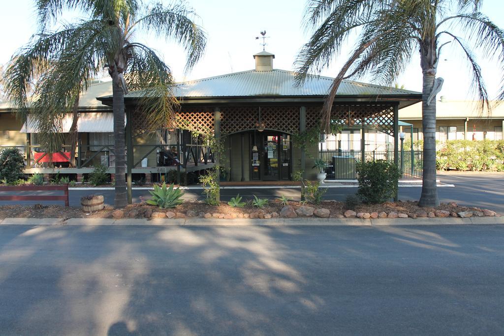Lake Forbes Motel Buitenkant foto