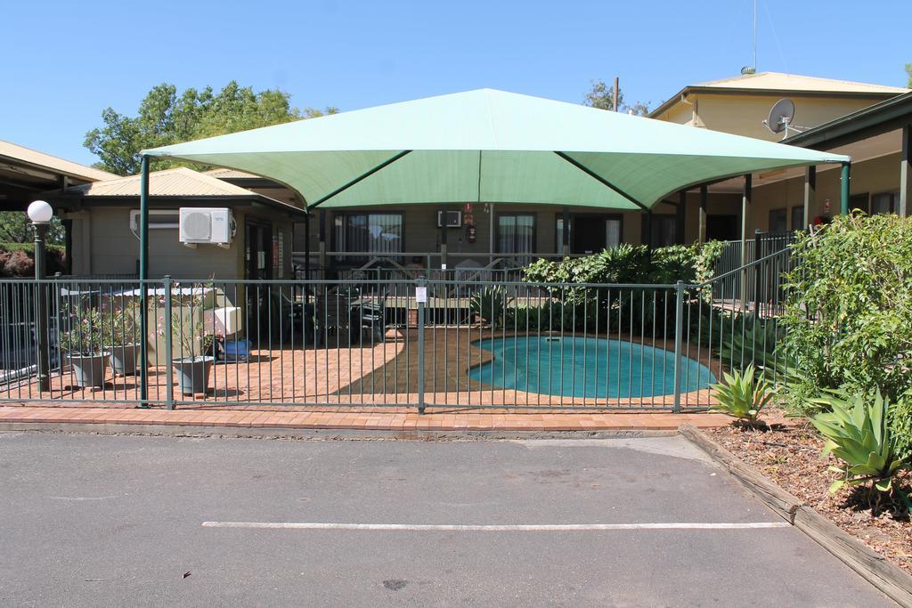 Lake Forbes Motel Buitenkant foto