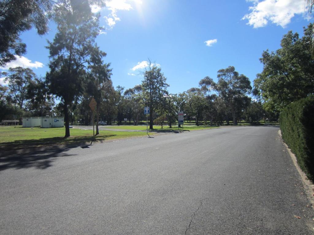 Lake Forbes Motel Buitenkant foto