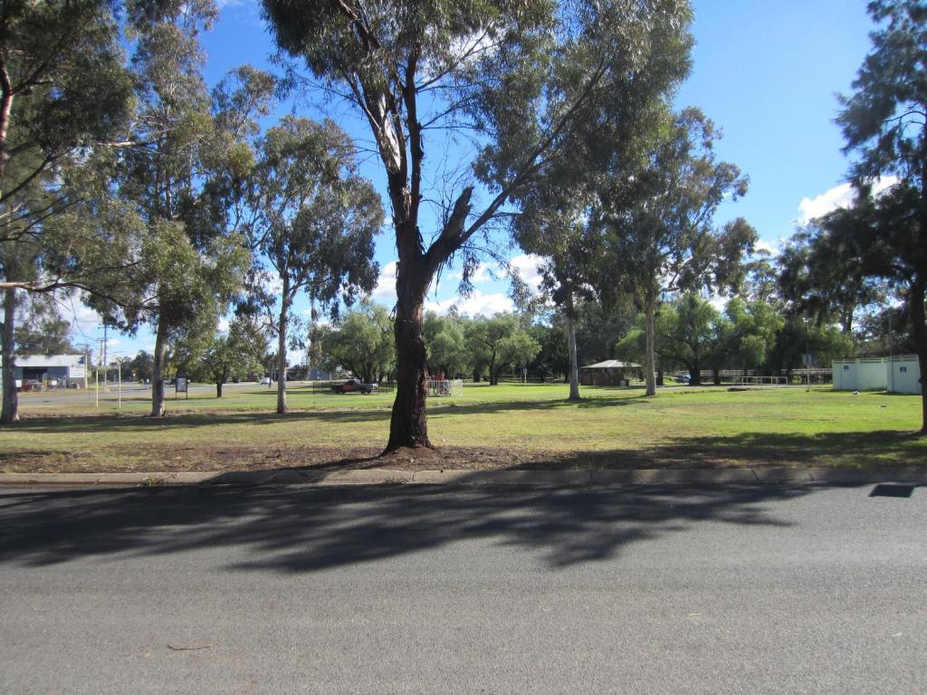 Lake Forbes Motel Buitenkant foto