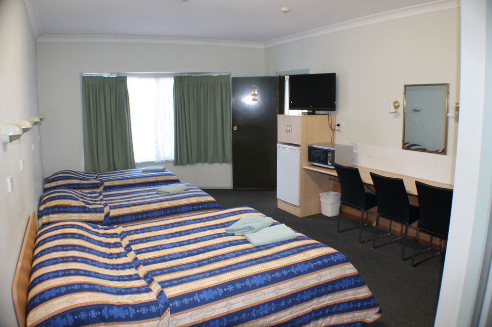 Lake Forbes Motel Buitenkant foto