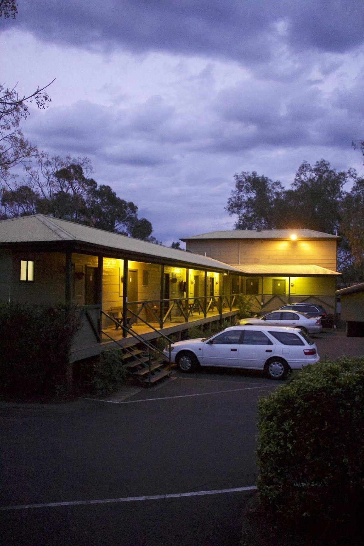 Lake Forbes Motel Buitenkant foto