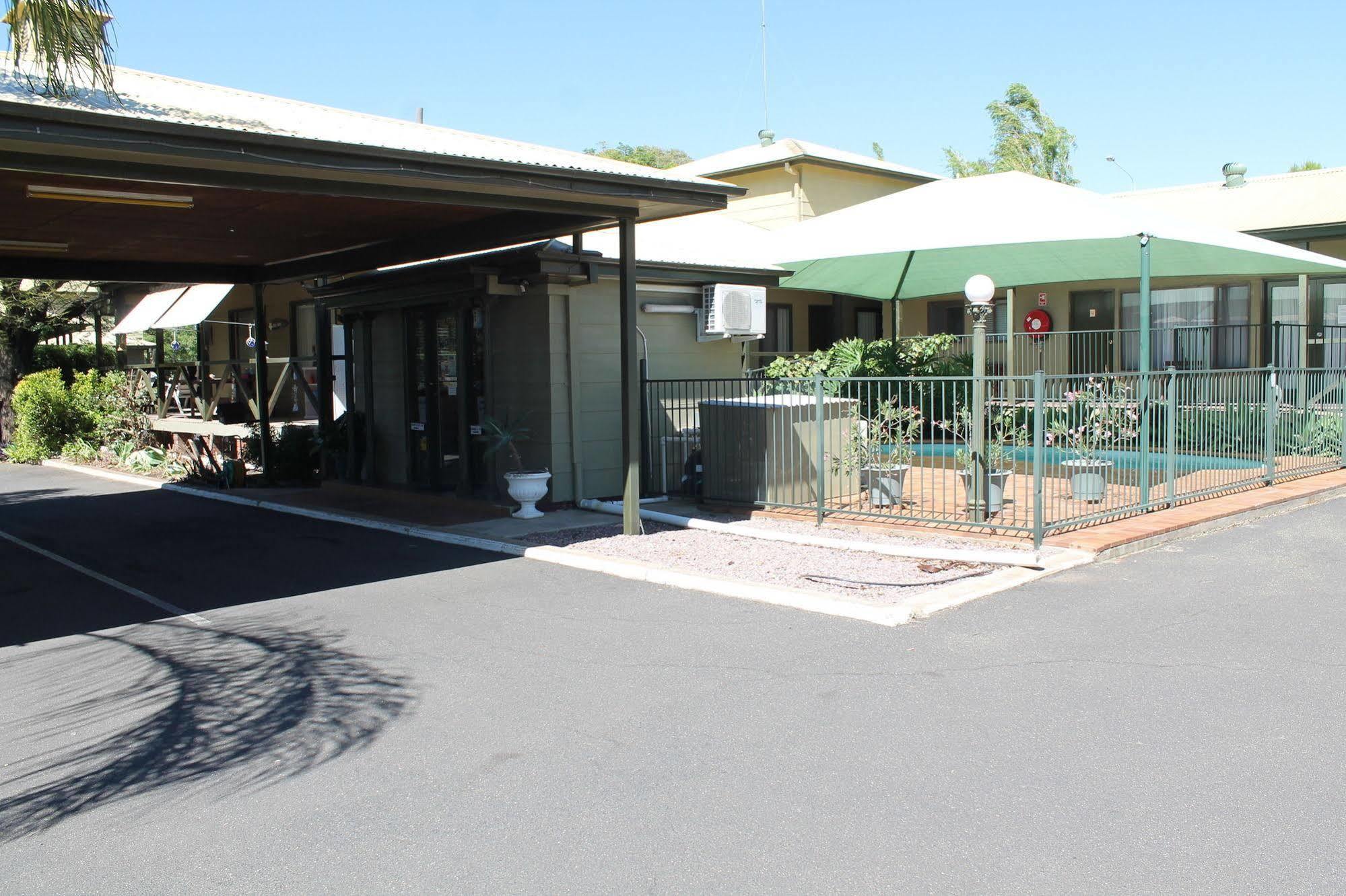 Lake Forbes Motel Buitenkant foto