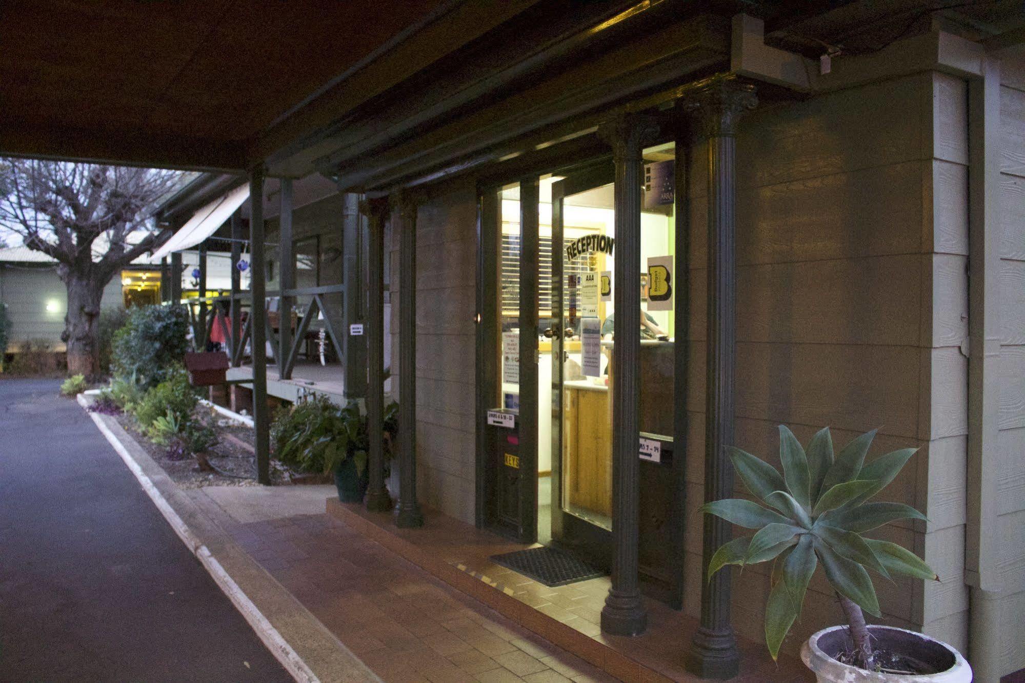 Lake Forbes Motel Buitenkant foto
